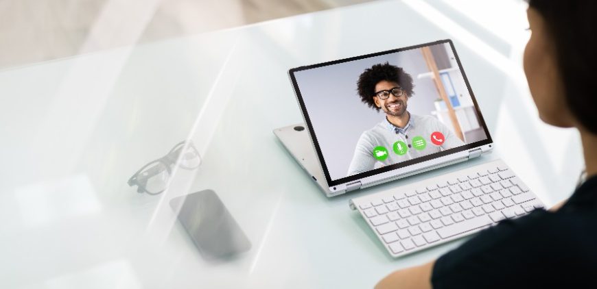 Entrevista via videoconferência, aliada ou vilã?